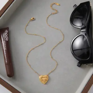 Stainless Steel Gold Heart Necklace 12 S5ad8a91daa3e4b7a8ec01ea784e4d1fff