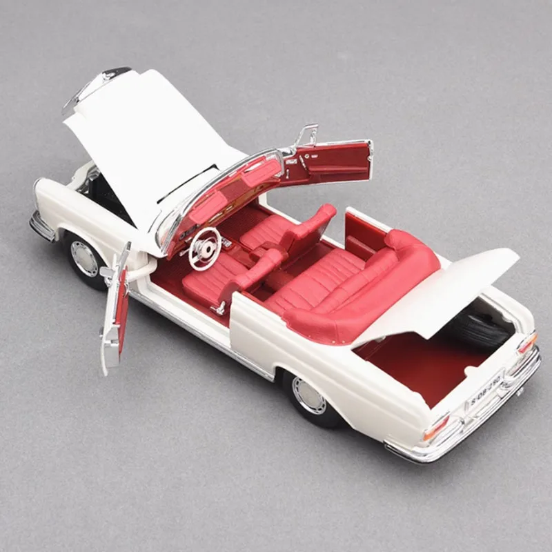 Mercedes 280SE Convertible Model 1:18 Scale 5 Mercedes 280SE Convertible Model 1:18 Scale - Image 5