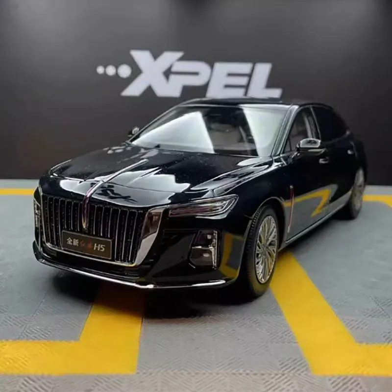 1:18 Scale 2023 Hongqi H5 Model Car 2 1:18 Scale 2023 Hongqi H5 Model Car - Image 2