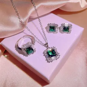 Vintage Emerald Zircon Jewelry Set in Sterling Silver 9 S5b8fbd77670a417fa565aa682d05a924s