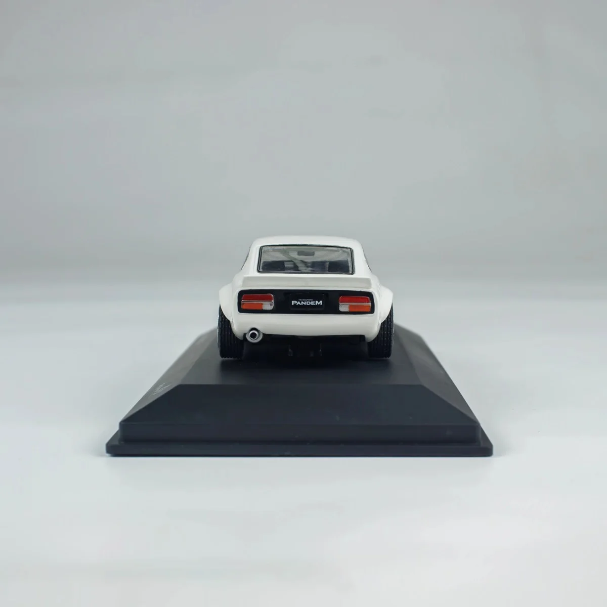 White Solido 1:43 Scale Nissan 240Z Model 2 White Solido 1:43 Scale Nissan 240Z Model - Image 2