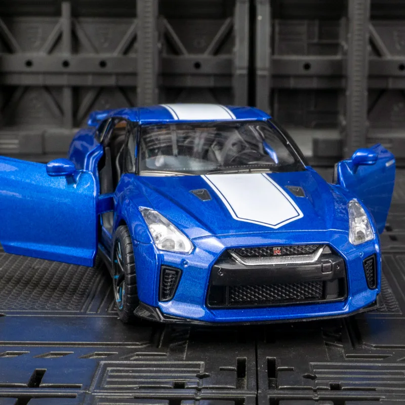 1:32 Nissan GTR 50th Anniversary Diecast Model 6 1:32 Nissan GTR 50th Anniversary Diecast Model - Image 6