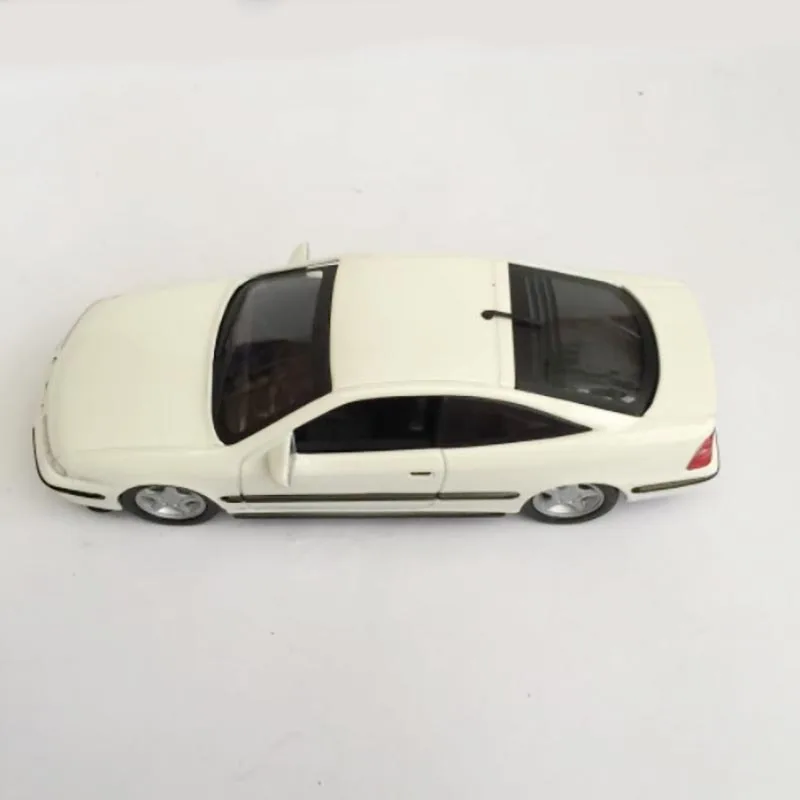 1/43 Scale WELLY Diecast Model Car for Collectors 2 1/43 Scale WELLY Diecast Model Car for Collectors - Image 2