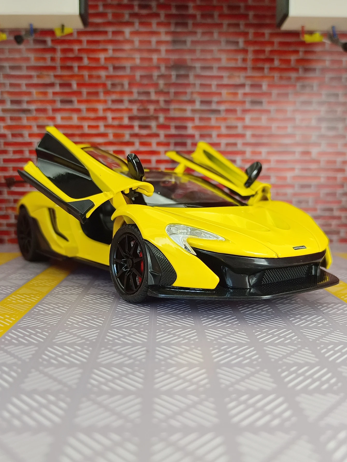 Black McLaren P1 1:24 Diecast Model 4 Black McLaren P1 1:24 Diecast Model - Image 4