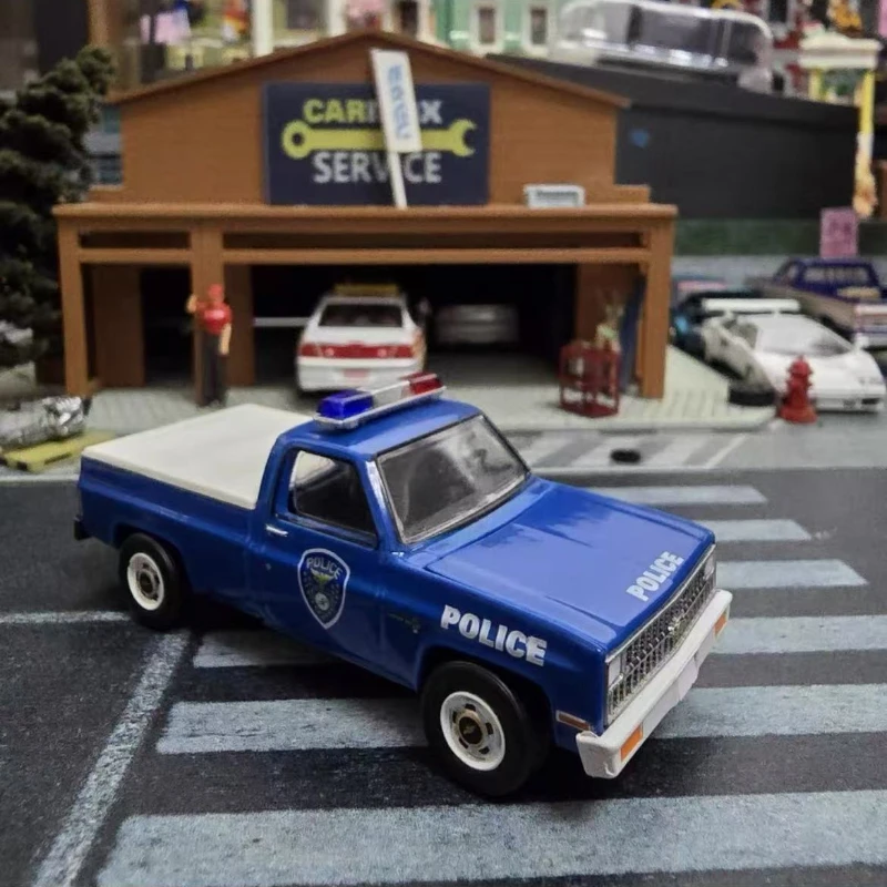 Police Pickup Truck Die-Cast Model 1:64 Scale 5 Police Pickup Truck Die-Cast Model 1:64 Scale - Image 5