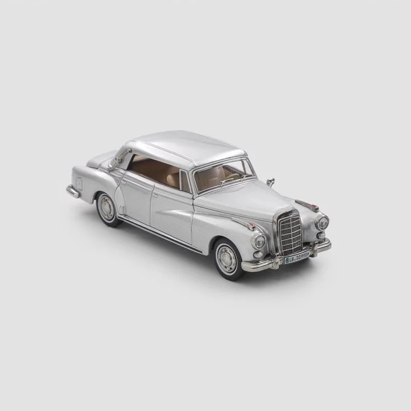 Vintage Silver Mortal 1:64 W189 Convertible Model 5 Vintage Silver Mortal 1:64 W189 Convertible Model - Image 5