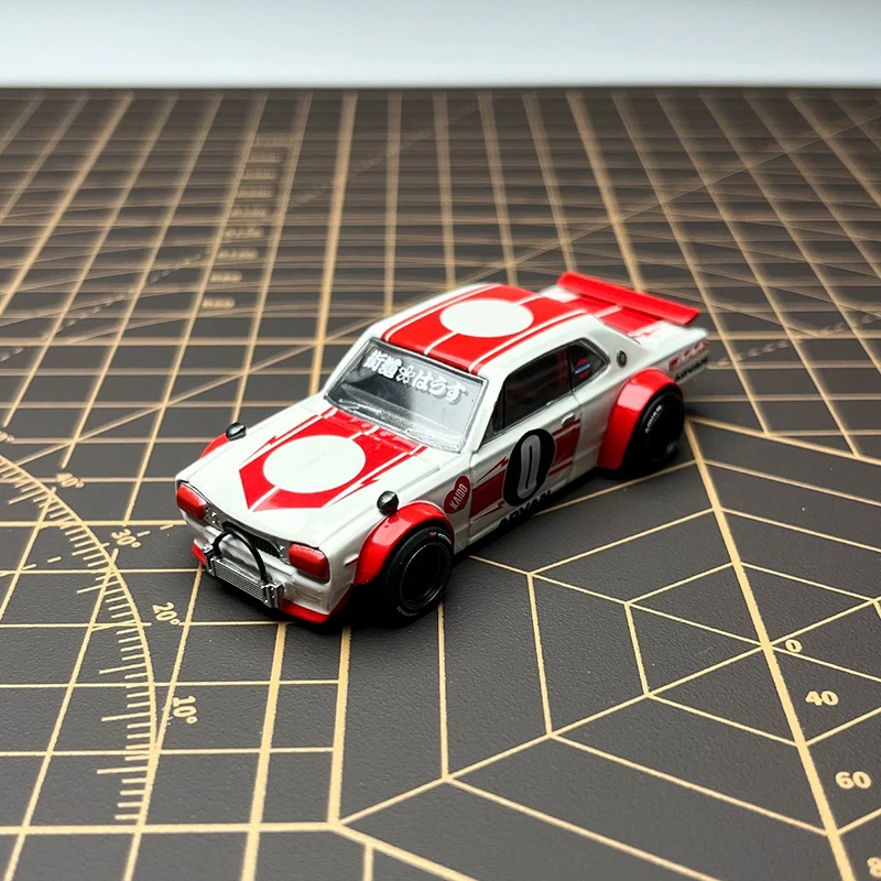 Toyota Nissan Skyline 2000 GTR KPGC10 Diecast Model 4 Toyota Nissan Skyline 2000 GTR KPGC10 Diecast Model - Image 4