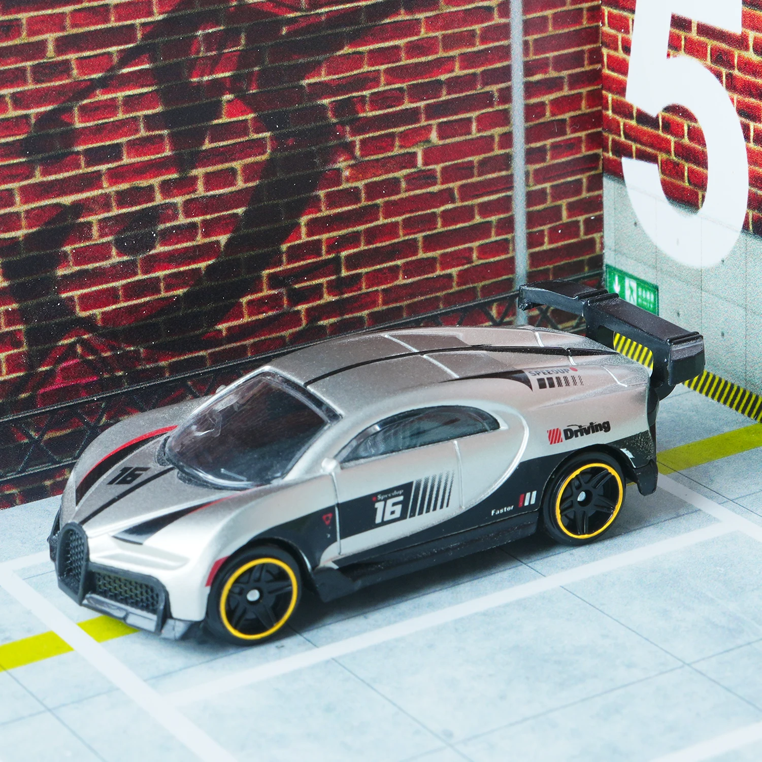 1:64 Silver-Shadow Leopard Die-Cast Model Car 6 1:64 Silver-Shadow Leopard Die-Cast Model Car - Image 6