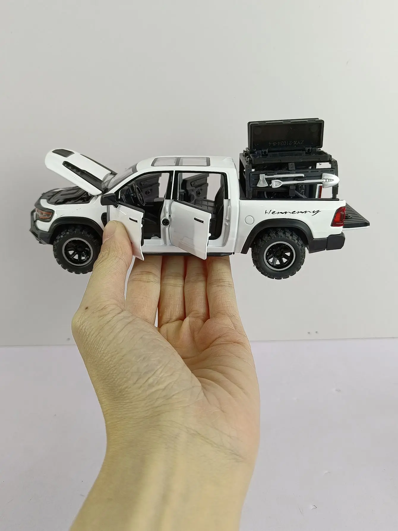 1:32 Diecast Dodge Pickup Model for Collectors 10 1:32 Diecast Dodge Pickup Model for Collectors - Image 10