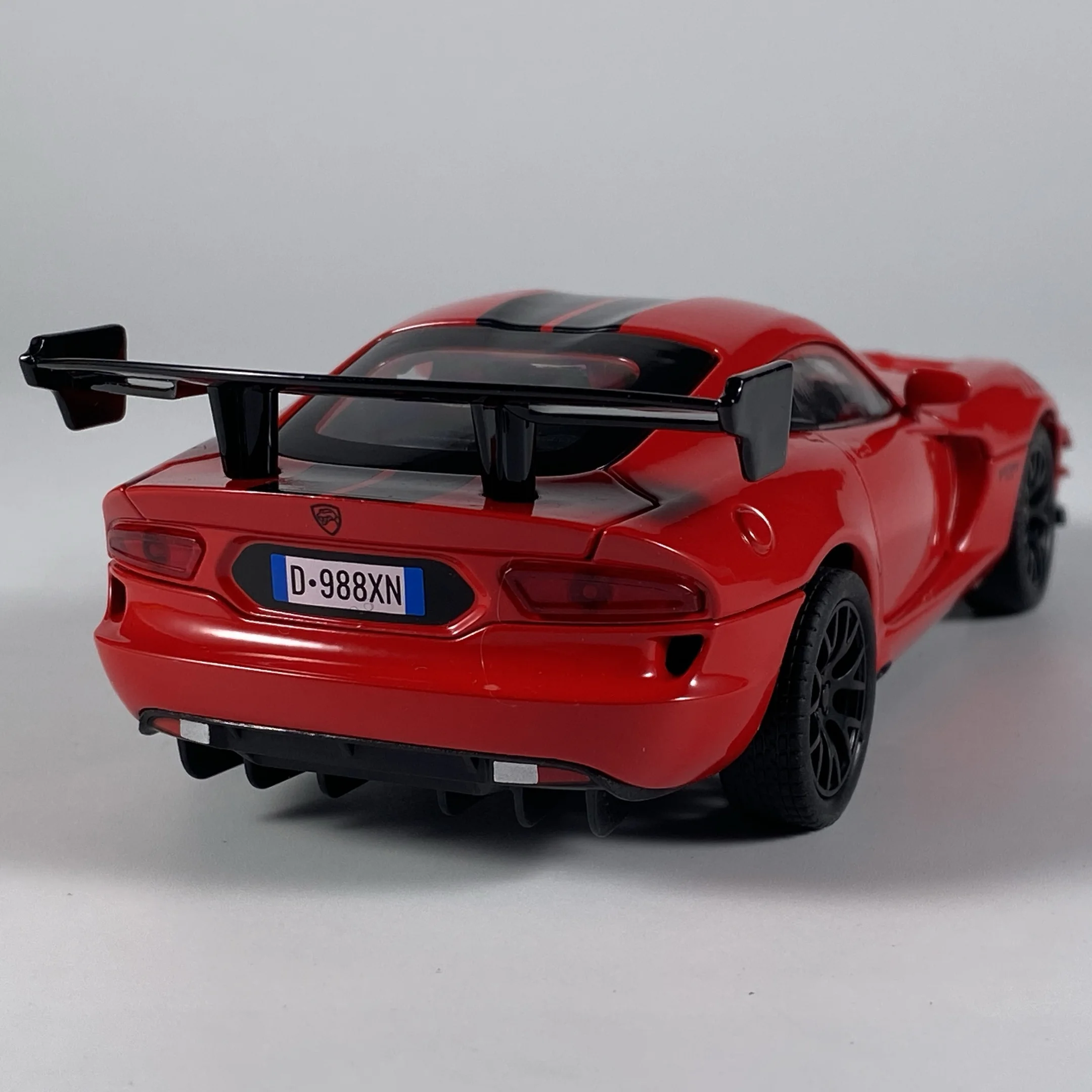 White Dodge Viper ACR Model 1:32 Diecast Collectible 4 White Dodge Viper ACR Model 1:32 Diecast Collectible - Image 4
