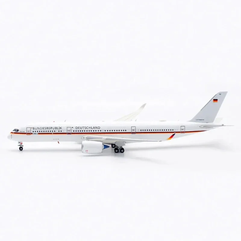 Airbus A350-900 Diecast Model 1:400 Scale 2 Airbus A350-900 Diecast Model 1:400 Scale - Image 2