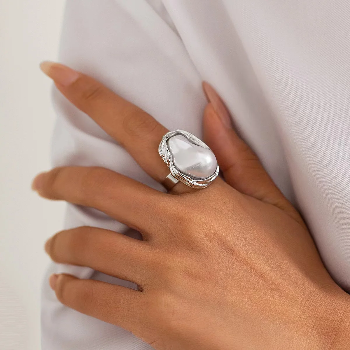 Vintage-Inspired Pearl Ring with Smart Features 7 Vintage-Inspired Pearl Ring with Smart Features - Image 7