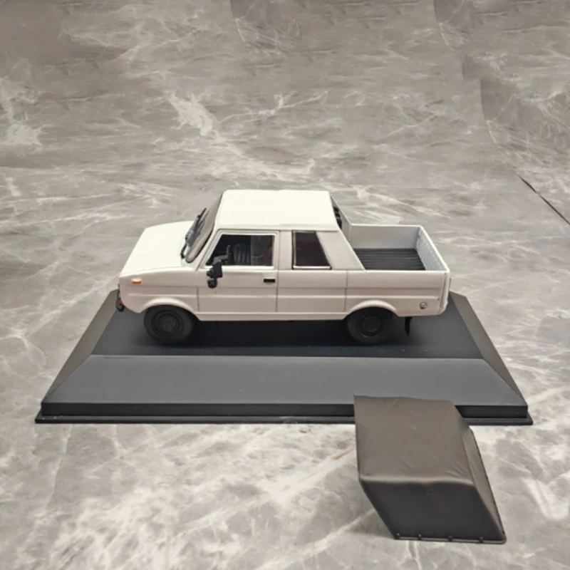 European TARPAN 237 1/43 Diecast Model 2 European TARPAN 237 1/43 Diecast Model - Image 2