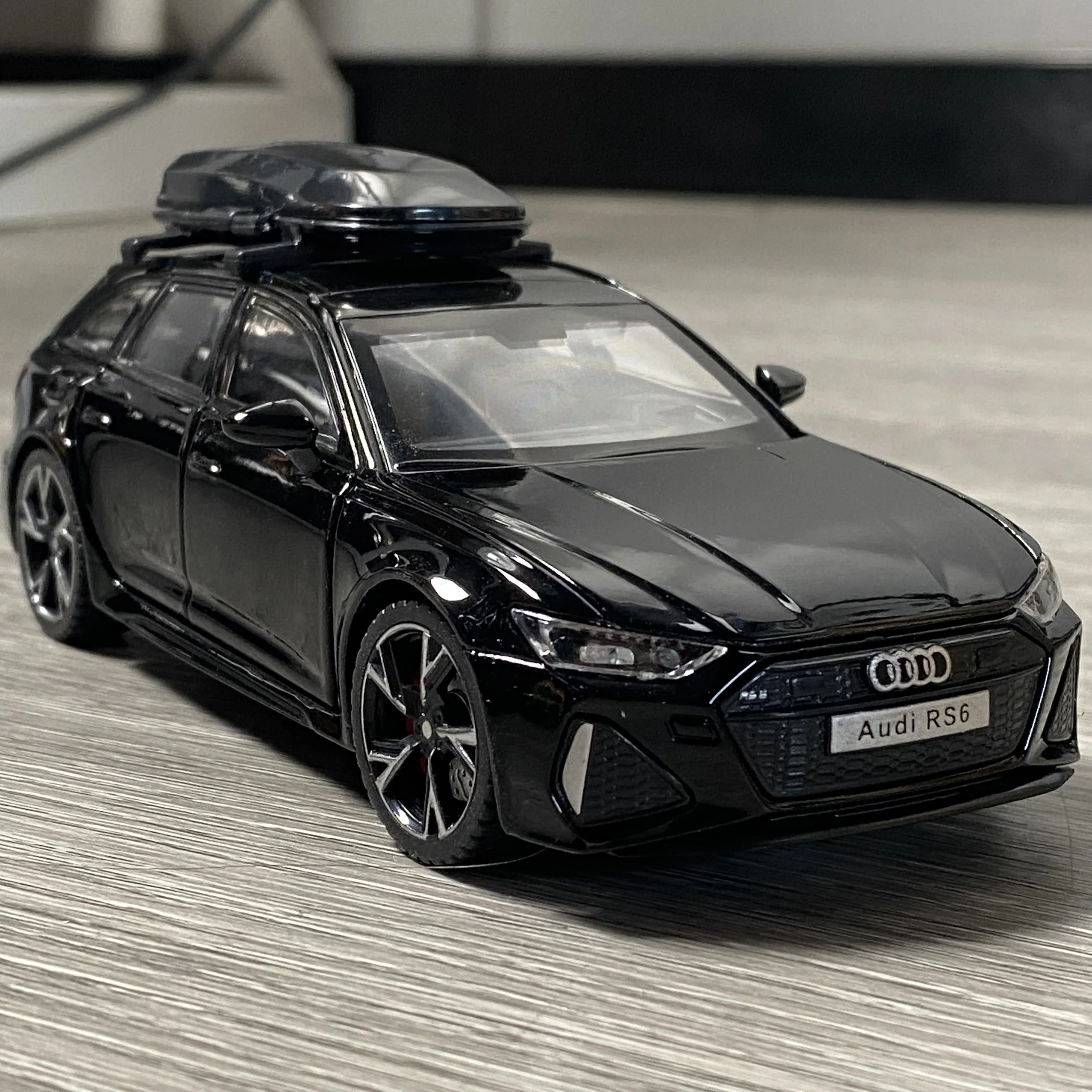 1:32 Audi RS6 Model Car for Collectors 4 1:32 Audi RS6 Model Car for Collectors - Image 4