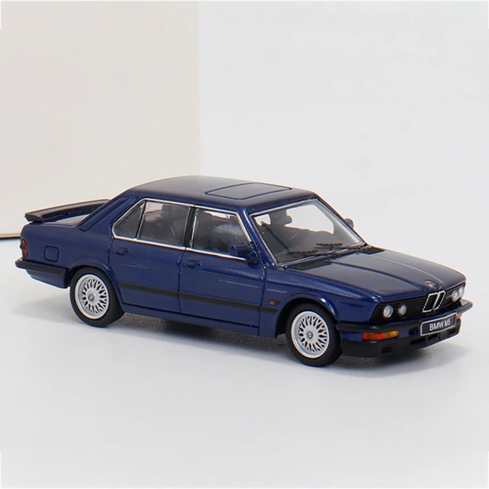 Miniature BMW M5 E28 Die-Cast Model Collectible 2 Miniature BMW M5 E28 Die-Cast Model Collectible - Image 2