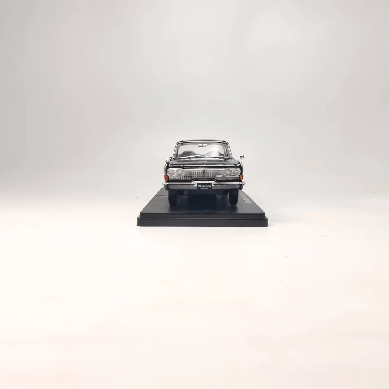 Vintage 1964 Mitsubishi Debonair Model in 1:24 Scale 4 Vintage 1964 Mitsubishi Debonair Model in 1:24 Scale - Image 4