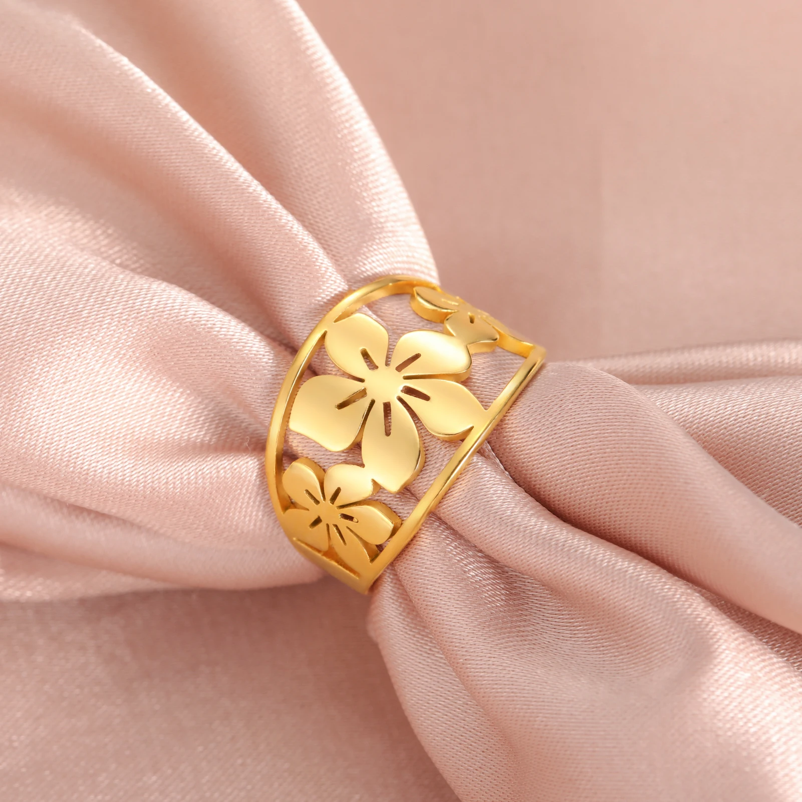 Stainless Steel Women's Floral Ring with Openwork Design 5 Stainless Steel Women's Floral Ring with Openwork Design - Image 5