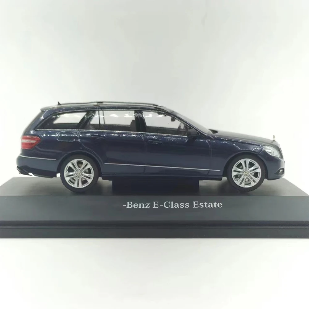 Mercedes-Benz E-Class Estate Model 1:43 Scale Collector's Replica 3 Mercedes-Benz E-Class Estate Model 1:43 Scale Collector's Replica - Image 3