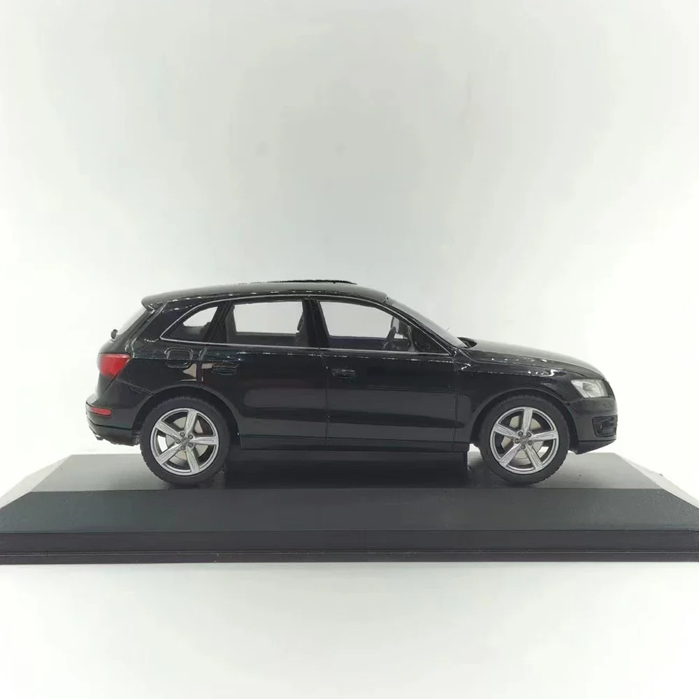 Black Audi Q5 1:43 Scale Die-Cast Model 3 Black Audi Q5 1:43 Scale Die-Cast Model - Image 3