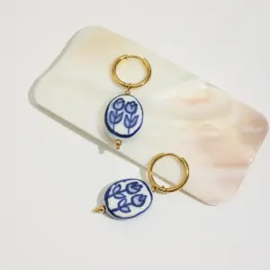 Stainless Steel Floral Dangle Hoop Earrings 11 S62e19d586321420c97ce37fcccdc6a62a