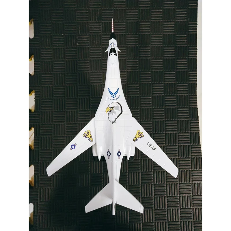 1/144 USAF B-1B Strategic Bomber Model 3 1/144 USAF B-1B Strategic Bomber Model - Image 3