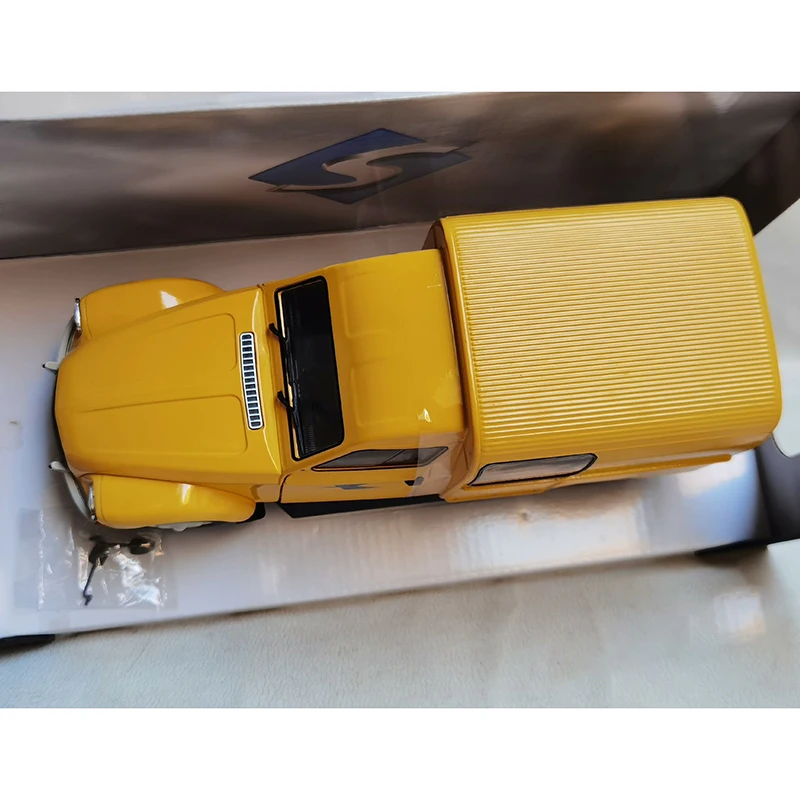 Citroën Acadiane 1/18 Diecast Model for Collectors 4 Citroën Acadiane 1/18 Diecast Model for Collectors - Image 4