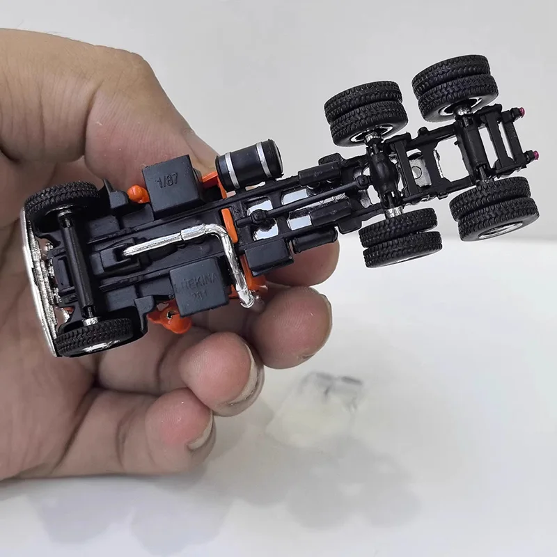 1:87 Scale Vintage Peterbilt 281 Diecast Model 6 1:87 Scale Vintage Peterbilt 281 Diecast Model - Image 6