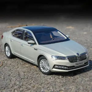 1:18 Scale Alloy Car Model with Opening Doors 7 S6368379284104598a04eb28d808fe5a4L