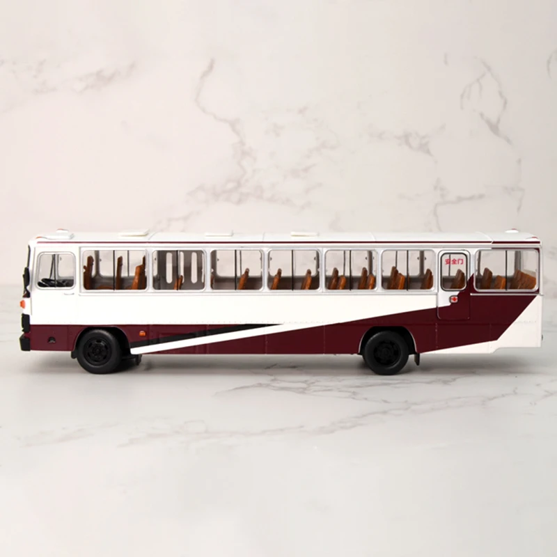 Vintage 1:64 Scale Diecast City Bus Model 3 Vintage 1:64 Scale Diecast City Bus Model - Image 3
