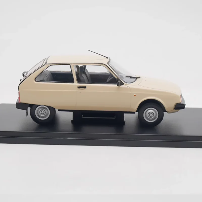 1:24 Scale Oltcit Club 11R Diecast Model 4 1:24 Scale Oltcit Club 11R Diecast Model - Image 4