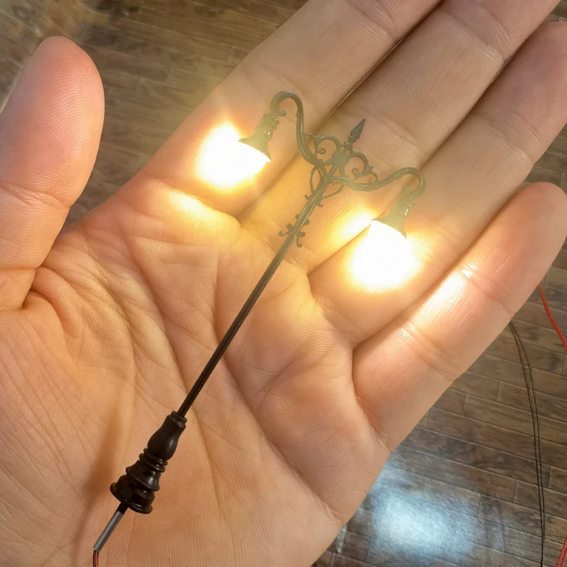 Vintage HO Scale Streetlamp Set (1 or 3) 2 Vintage HO Scale Streetlamp Set (1 or 3) - Image 2