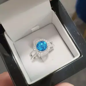 Blue Cubic Zircon Women's Split-Shank Ring 5 S646480eb69f149e3b98cf4075b824ed6h