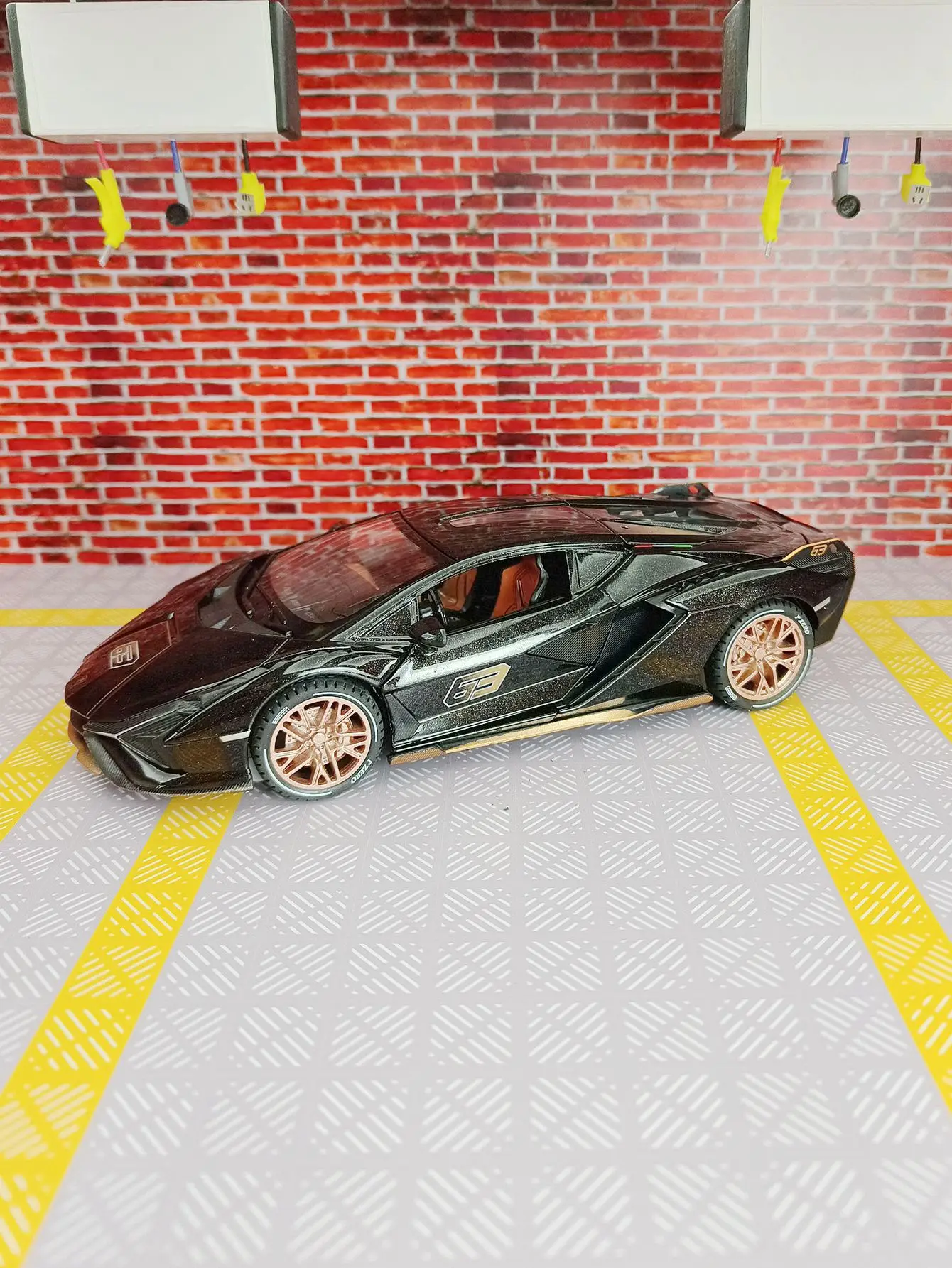 1:24 Lamborghini Sian Alloy Model Car 5 1:24 Lamborghini Sian Alloy Model Car - Image 5