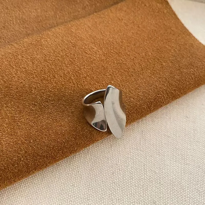 Elegant Geometric Adjustable Ladies' Ring in Gold, Silver, Yellow 2 Elegant Geometric Adjustable Ladies' Ring in Gold, Silver, Yellow - Image 2