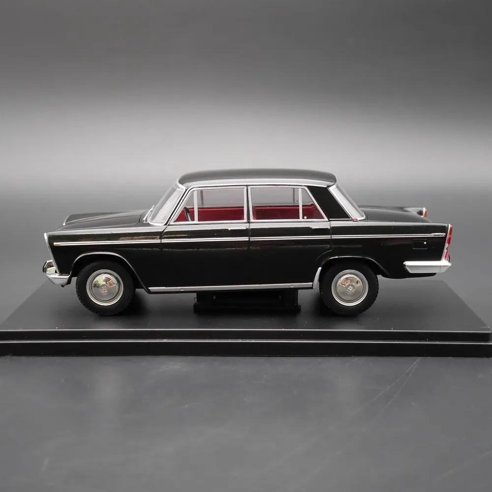 1971 Seat 1500 Diecast Alloy Model 1:24 Scale 3 1971 Seat 1500 Diecast Alloy Model 1:24 Scale - Image 3