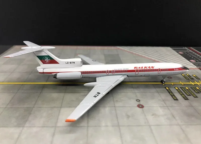 Miniature Tupolev Tu-154 Model for Collectors 4 Miniature Tupolev Tu-154 Model for Collectors - Image 4