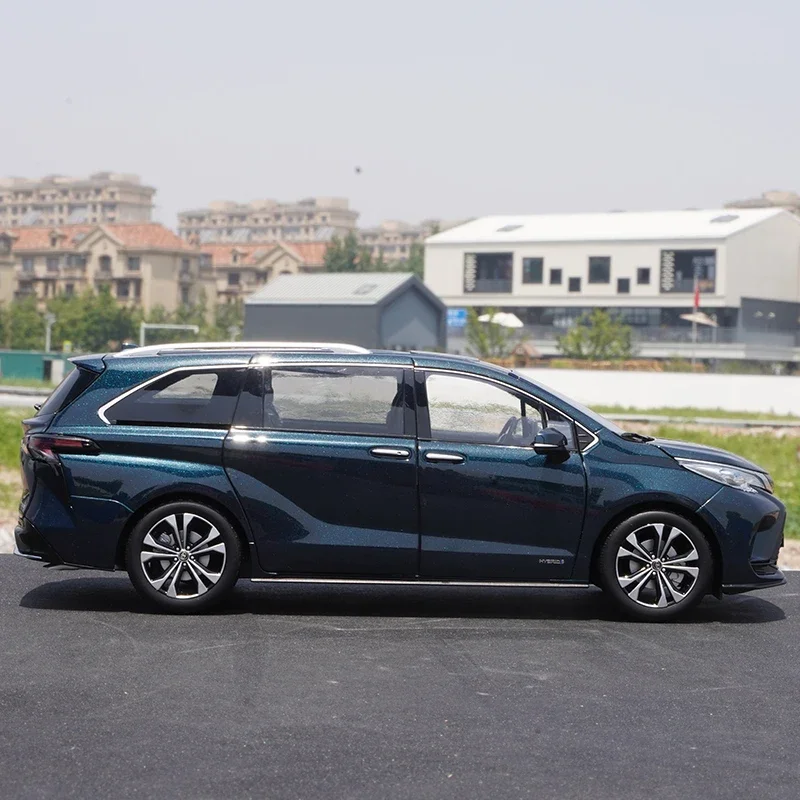 Faw Toyota Grevia MPV Model 1:18 Scale 2 Faw Toyota Grevia MPV Model 1:18 Scale - Image 2