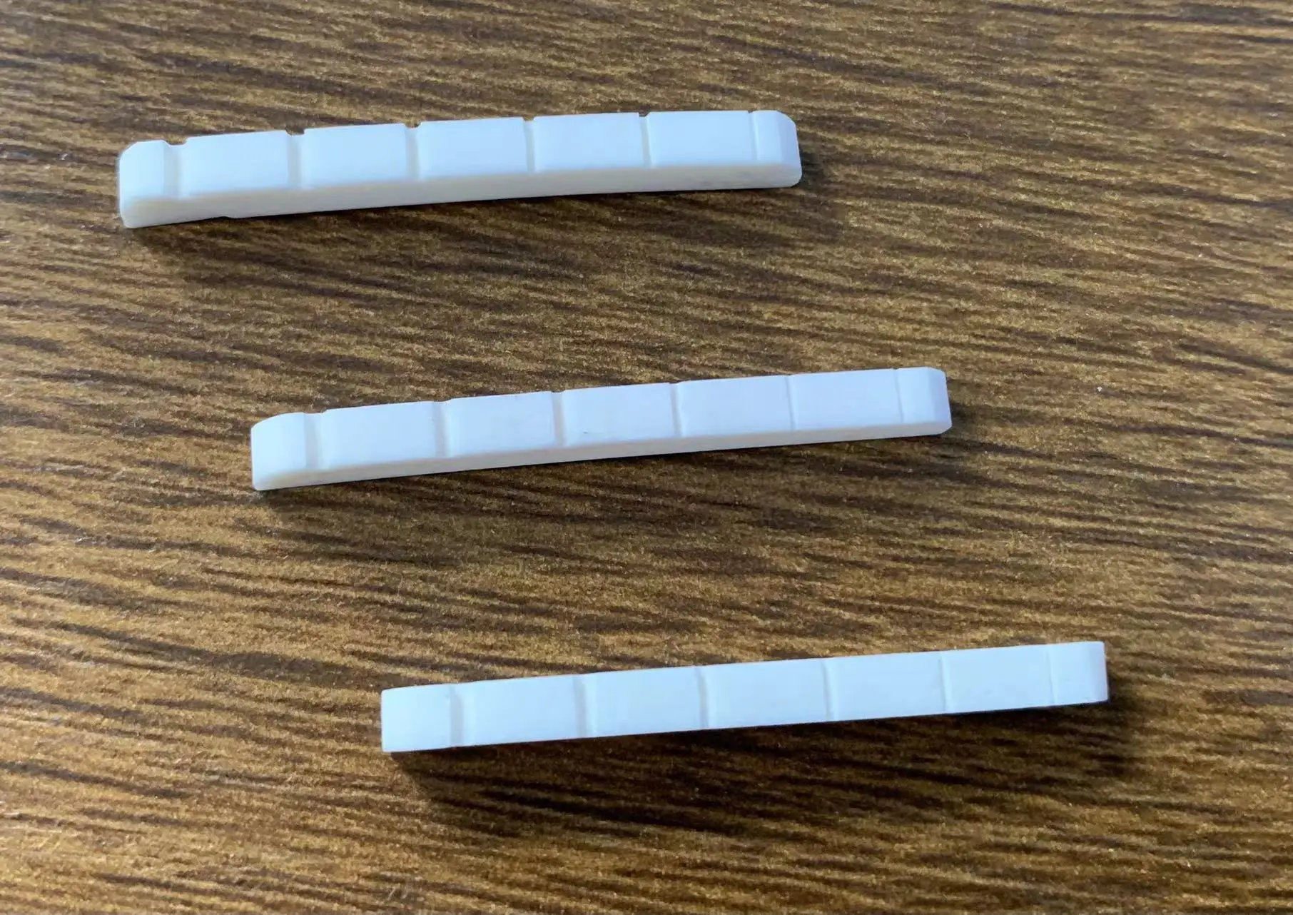 White Bone Nut for Electric Guitars 42/43mm 3 White Bone Nut for Electric Guitars 42/43mm - Image 3