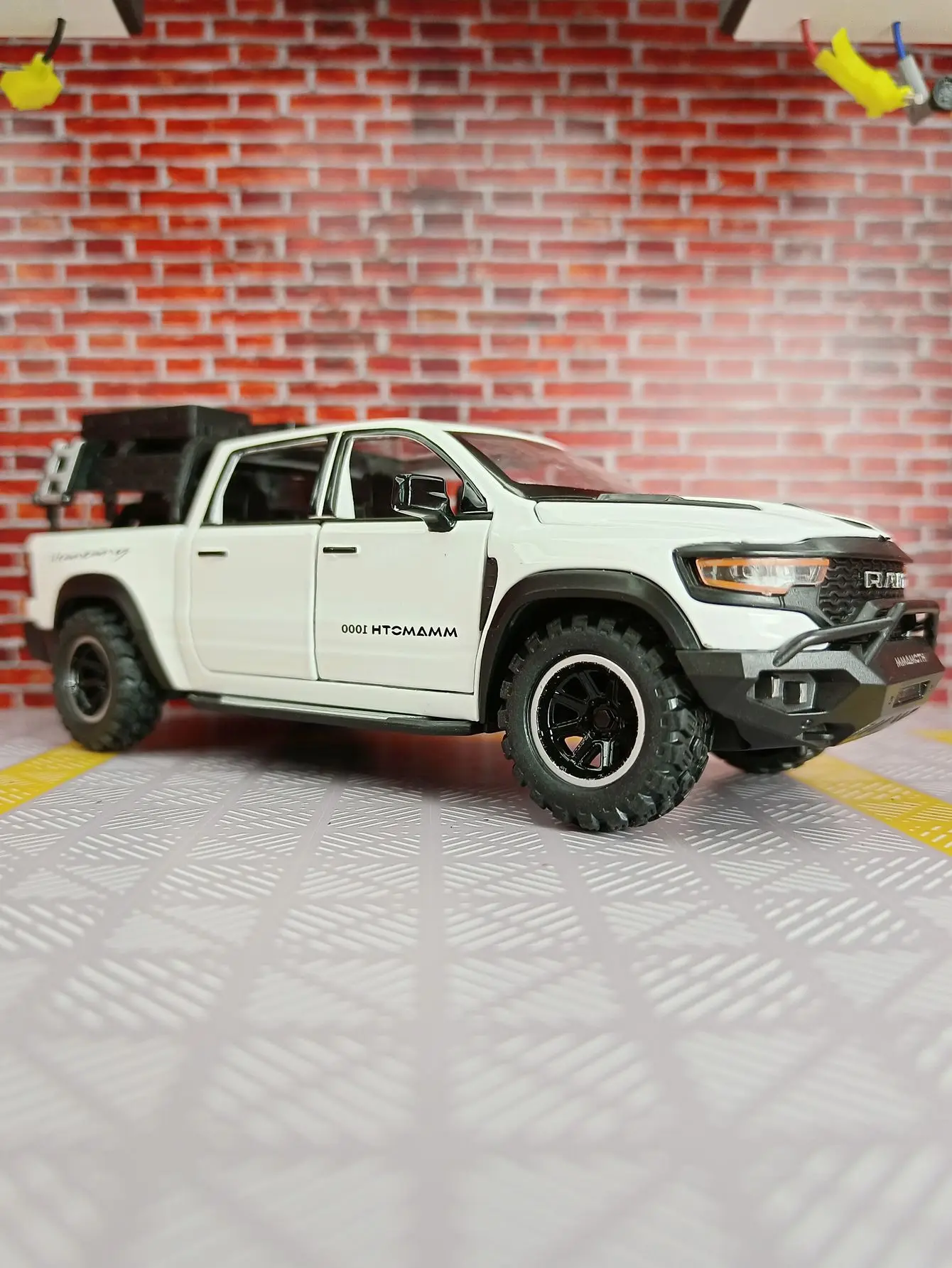 1:32 Diecast Dodge Pickup Model for Collectors 2 1:32 Diecast Dodge Pickup Model for Collectors - Image 2