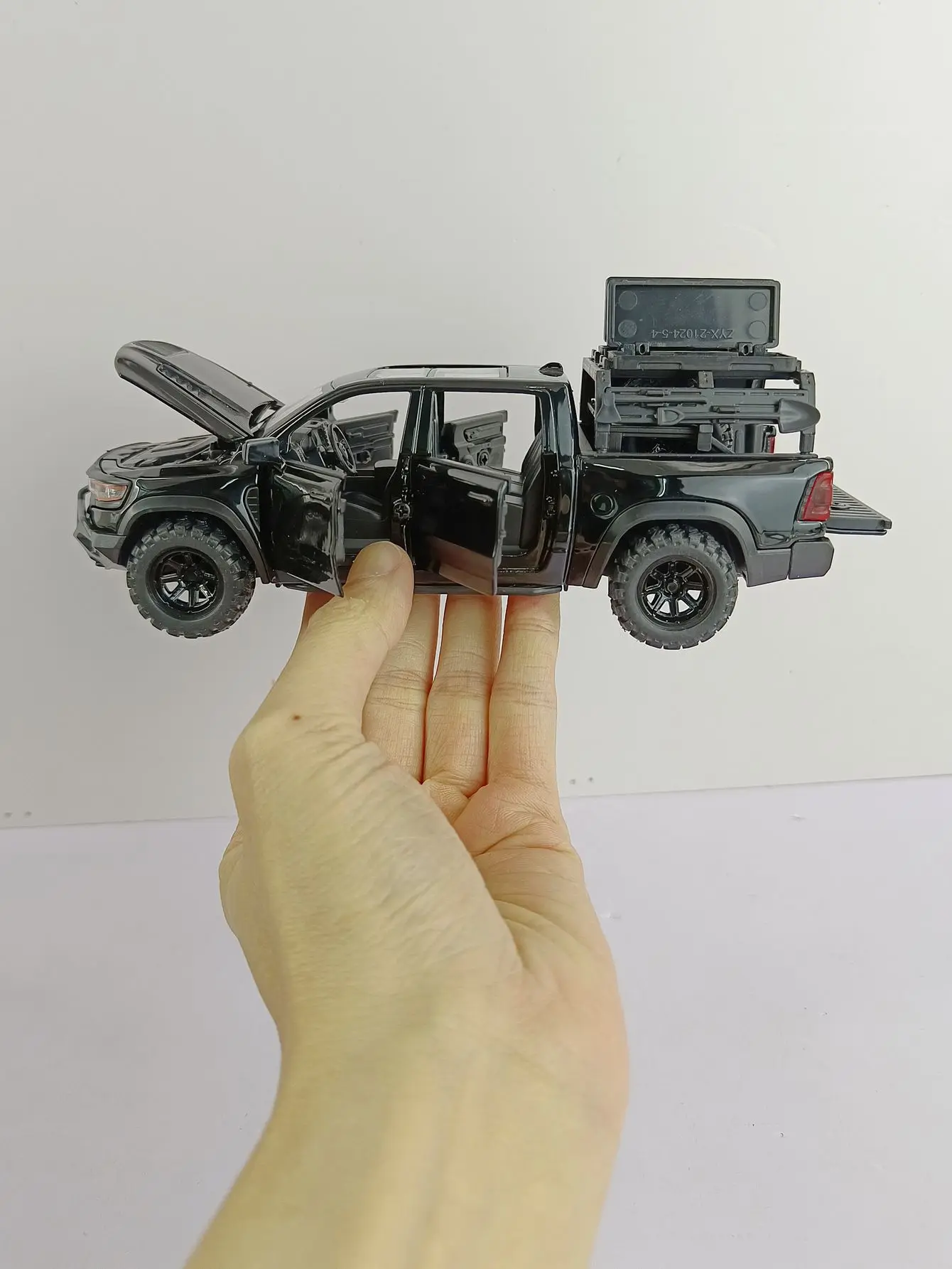 1:32 Diecast Dodge Pickup Model for Collectors 8 1:32 Diecast Dodge Pickup Model for Collectors - Image 8