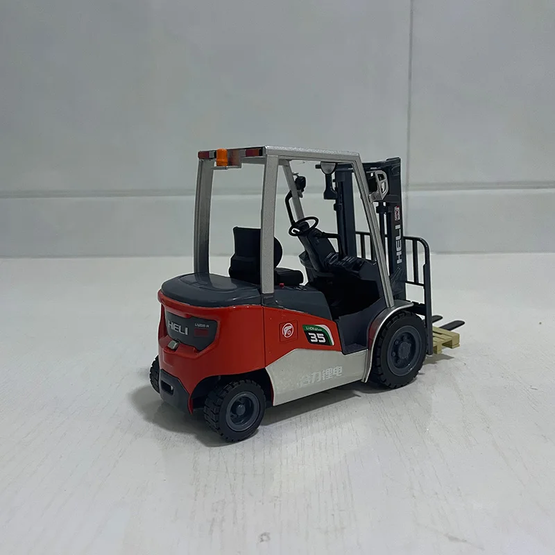1:18 Scale Diecast Forklift Model for Collectors 5 1:18 Scale Diecast Forklift Model for Collectors - Image 5