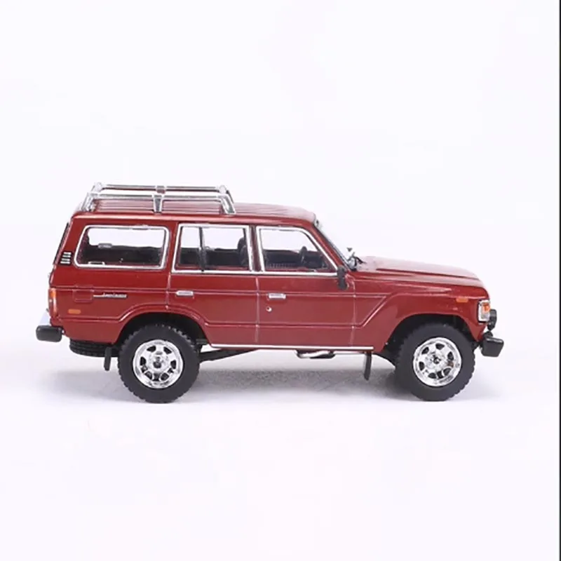 Land Cruiser LC60 1/64 Scale Collectible Model 4 Land Cruiser LC60 1/64 Scale Collectible Model - Image 4
