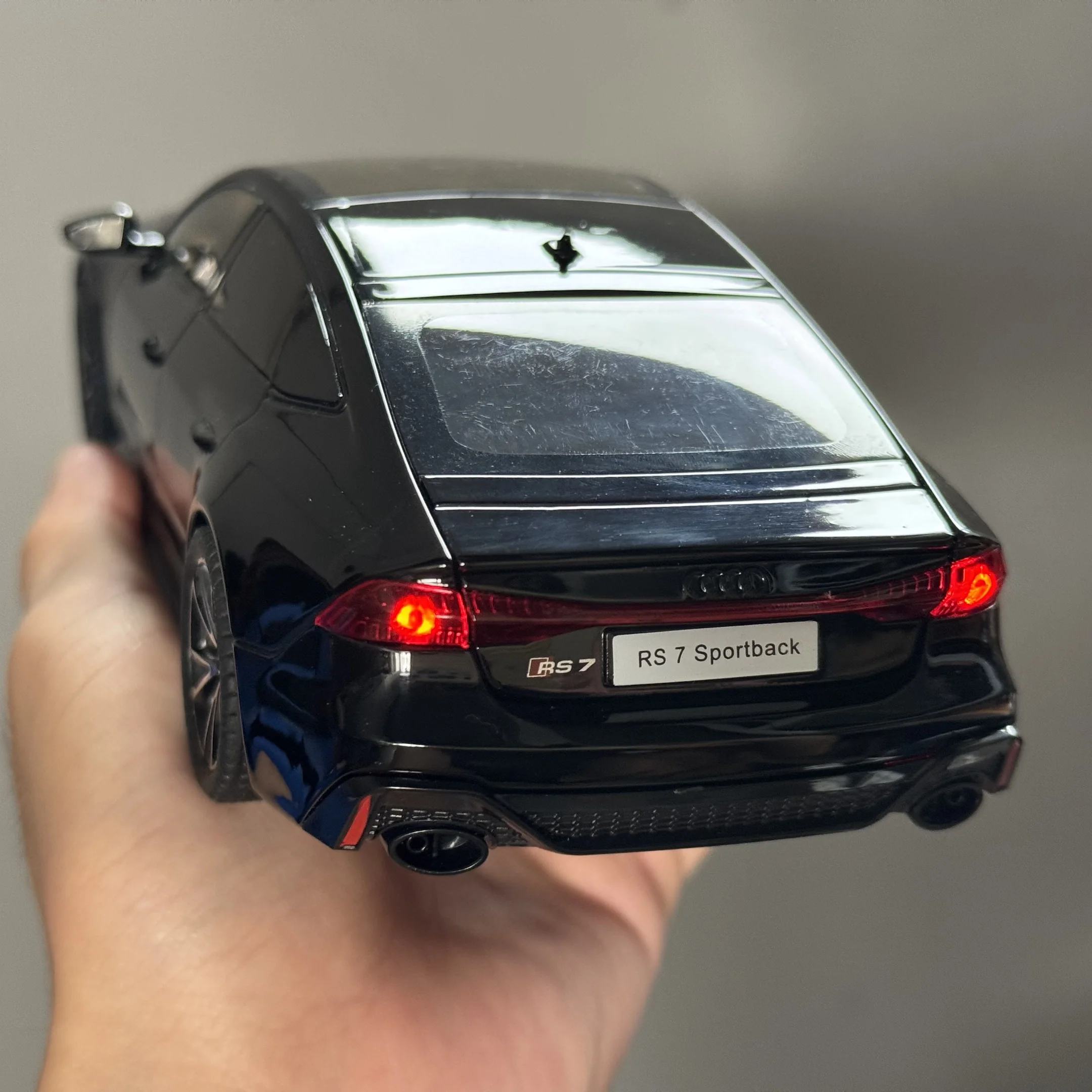 1:24 RS7 Sportback Light Flash Diecast Model 5 1:24 RS7 Sportback Light Flash Diecast Model - Image 5