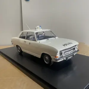 1:18 Opel Kadett B 1972 Police Model 12 S67a56a156ab64f2c955d5db424db6ace0