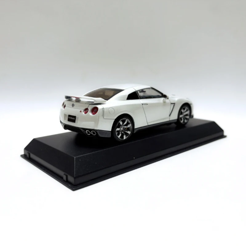 Nissan GT-R R35 2008 Diecast Model 1:43 Scale 3 Nissan GT-R R35 2008 Diecast Model 1:43 Scale - Image 3