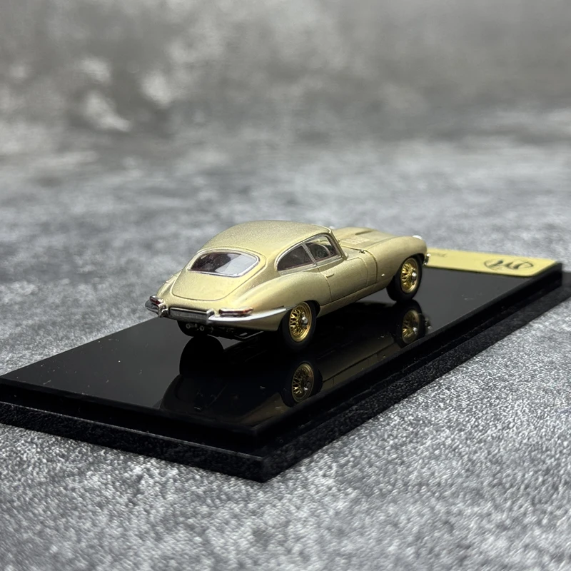 Jaguar E-Type Coupe 1:64 Diecast Model 3 Jaguar E-Type Coupe 1:64 Diecast Model - Image 3