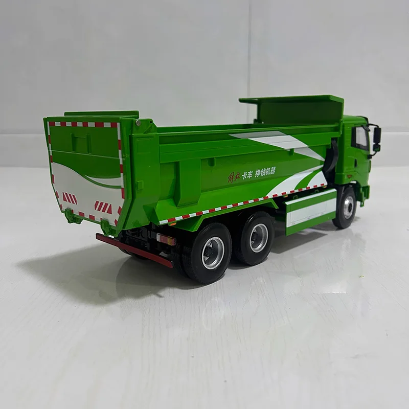 Vibrant Green Jiefang TianV Diecast Model 2 Vibrant Green Jiefang TianV Diecast Model - Image 2