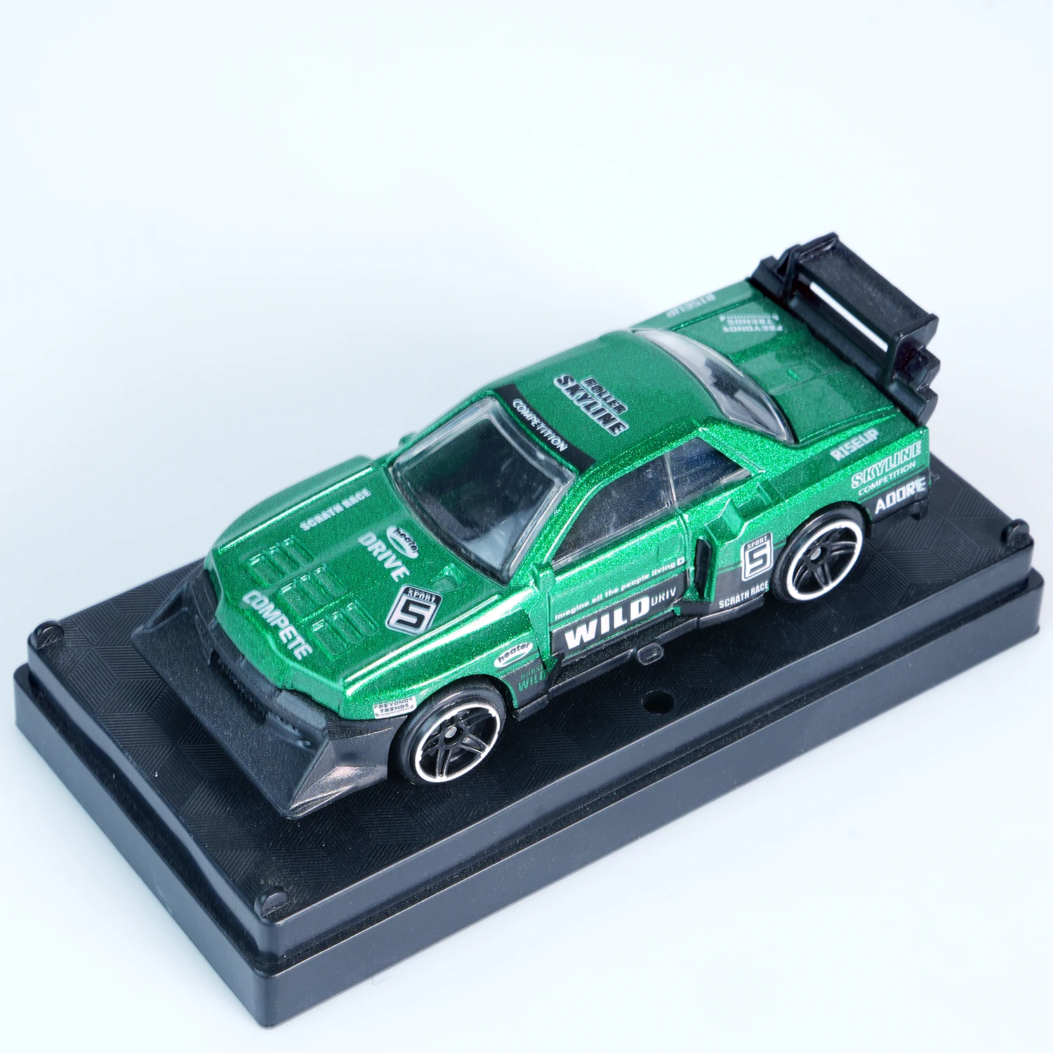 Vibrant Green 1:64 Die-Cast Race Car Model 1 Vibrant Green 1:64 Die-Cast Race Car Model