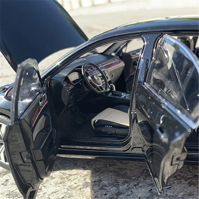 1:18 VW Magotan B8 Diecast Model 6 1:18 VW Magotan B8 Diecast Model - Image 6