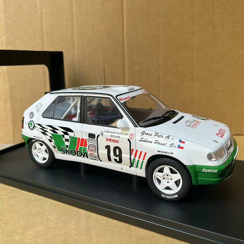 Skoda Felicia 1995 1:18 Diecast Rally Model 4 Skoda Felicia 1995 1:18 Diecast Rally Model - Image 4